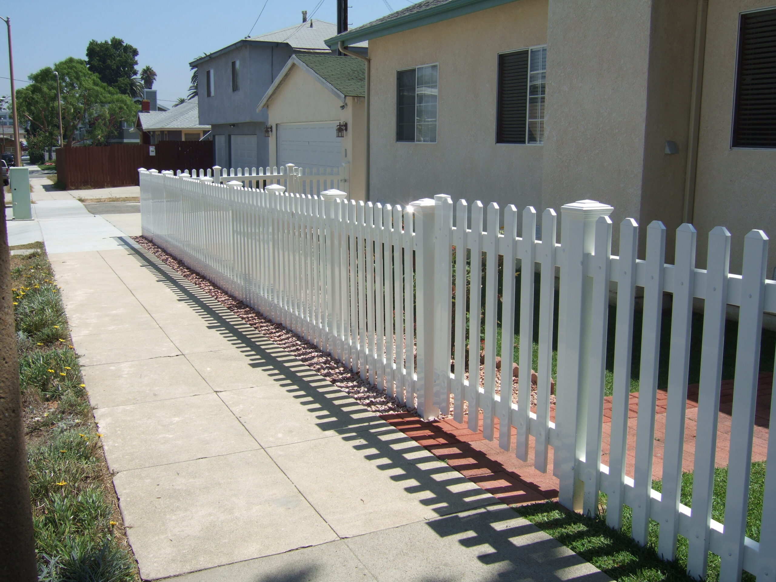 Straight-Dog-Ear-Picket-White-Vinyl-Fence (1)