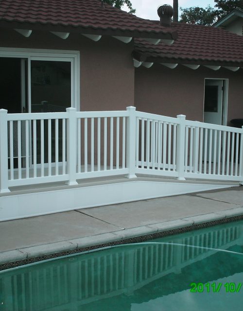 Tan-Vinyl-Deck-with-Ramp-White-Picket-Railing-500x640