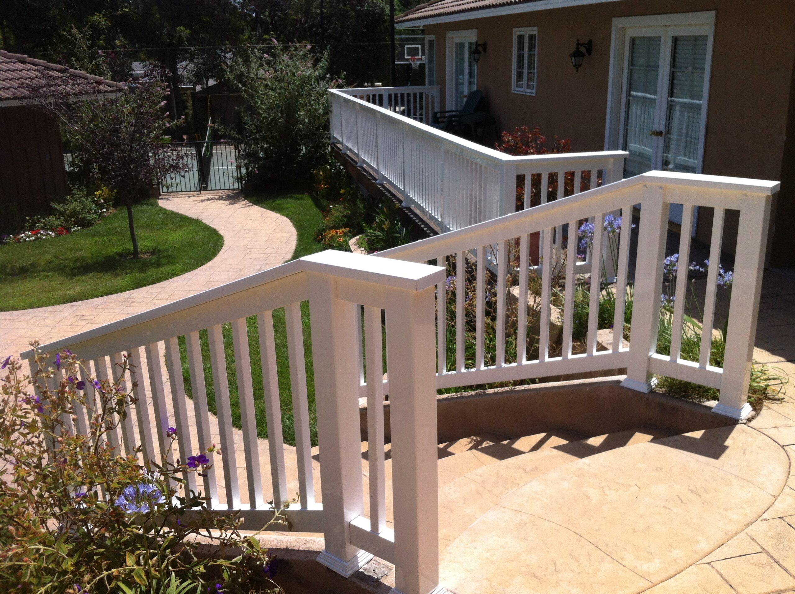 White-Closed-Picket-Balcony-and-stair-Vinyl-Railing