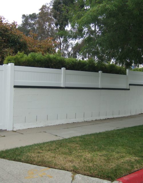 White-Step-up-vinyl-Privacy-Wall-Extension-500x640 (2)