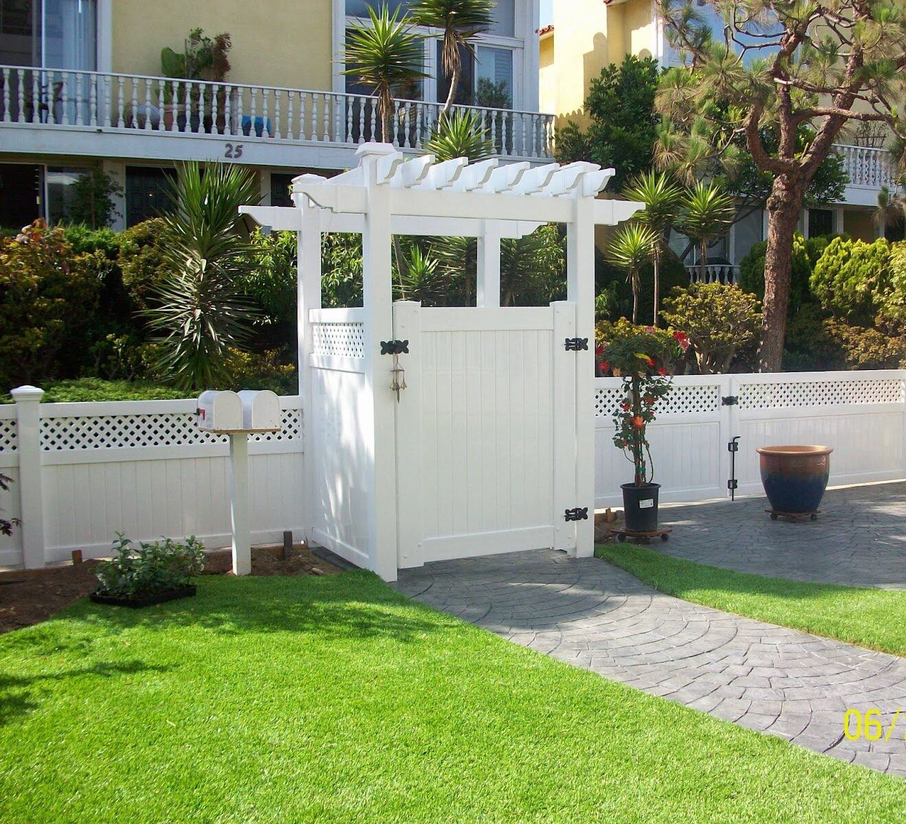 top-quality vinyl fences and gates