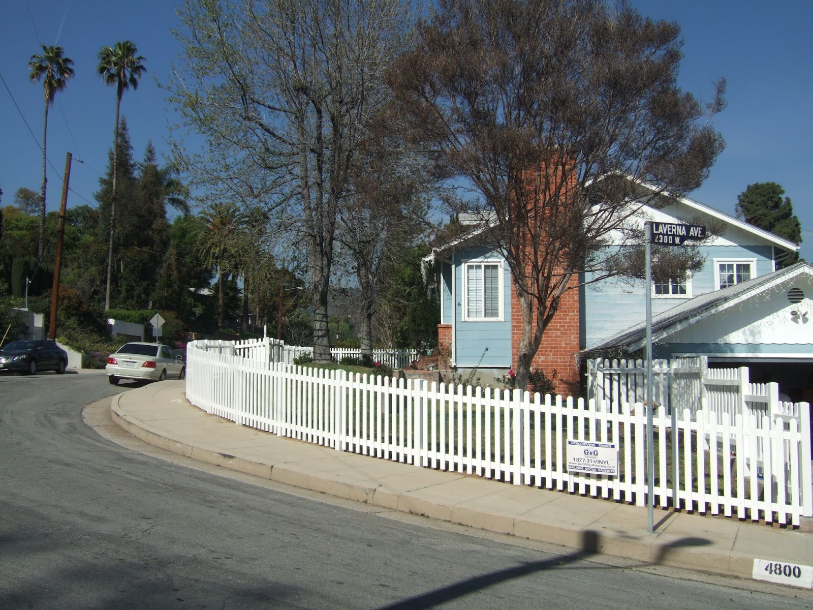 Durable vinyl picket fencing