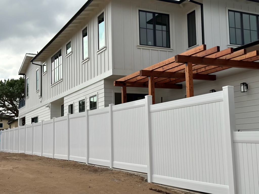 high quality vinyl privacy fencing