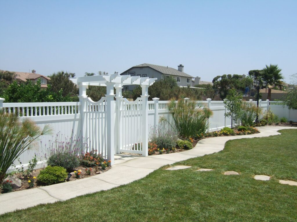 high-quality vinyl fence