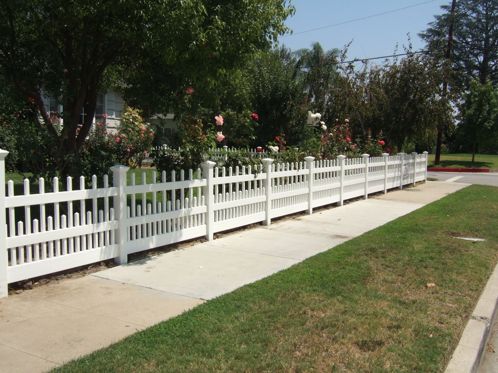 high-quality American made vinyl picket fencing
