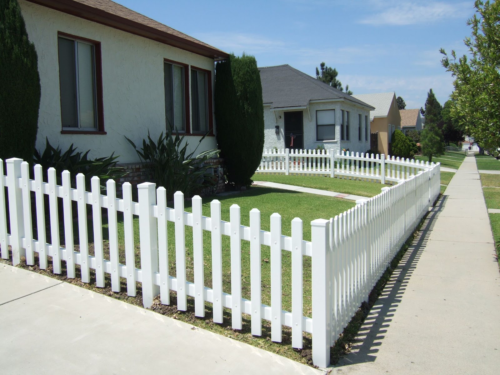 picket fence front yard