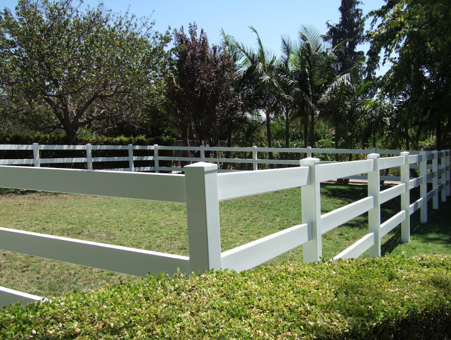 Long-lasting vinyl split rail fence