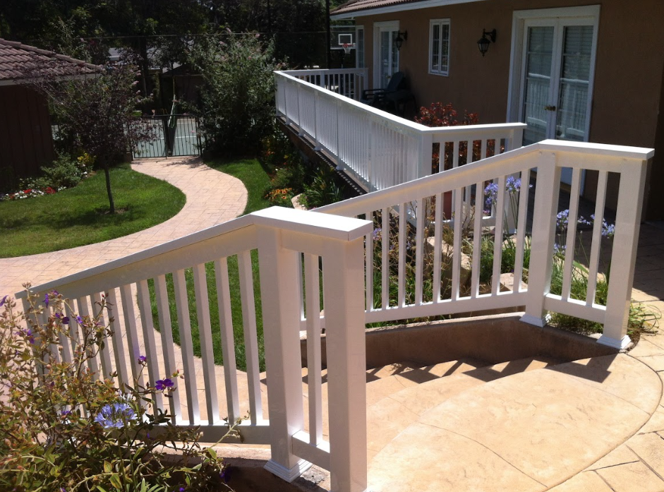 GNG Vinyl's vinyl deck railing