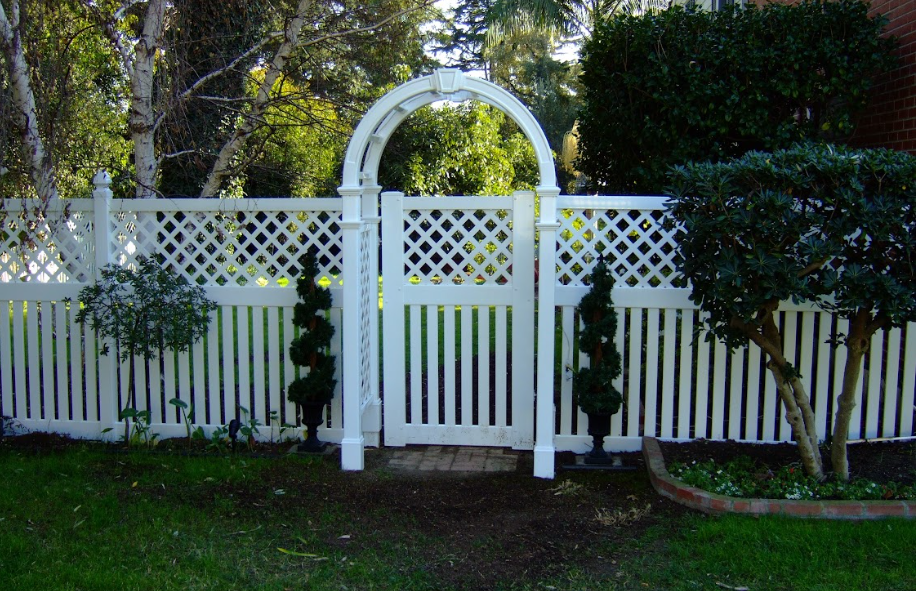 high quality lattice vinyl fence