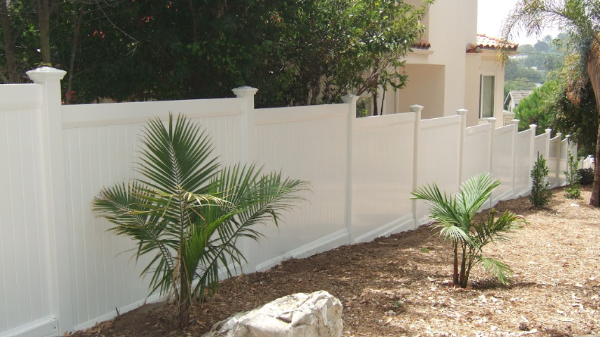 elegance & durability of vinyl fencing