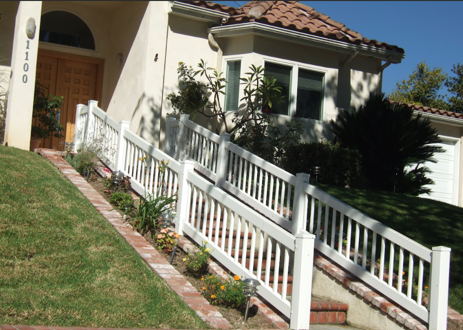 The Advantages of Vinyl Deck Railing Systems